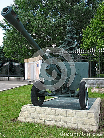 Old anti-tank cannon gun monument
