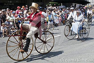 Old people riding époque bicycles