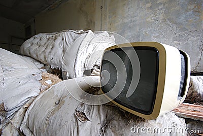 Old TV - vintage - abandoned