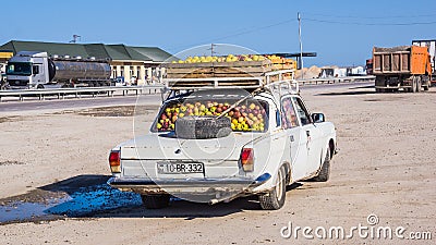 Old type car fully loaded with apples