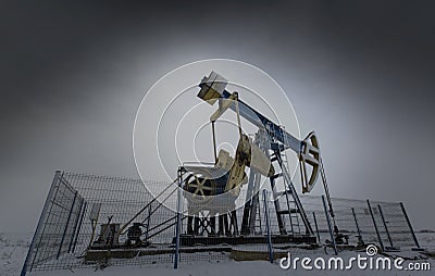 Operating oil and gas well