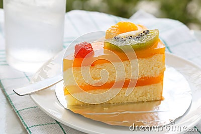 Orange cake and slice kiwi fruit