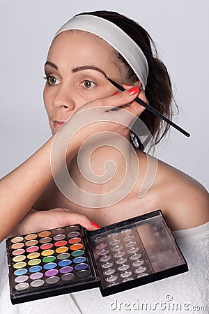 Painting female eyebrows