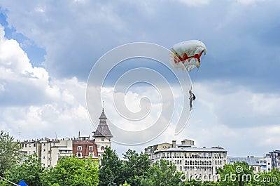 Parachute jumper lands in city