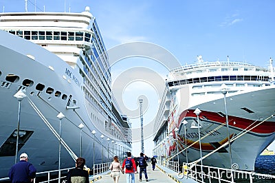 Passengers returning to cruise ships