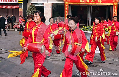 Pengzhou, China: Ladies Waist Drum Band