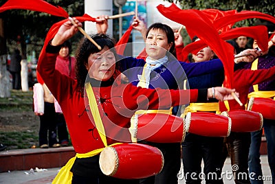 Pengzhou, China: Women s Waist Drum Band