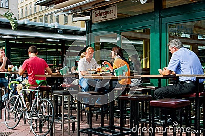 People have lunch in a outdoor restaurant