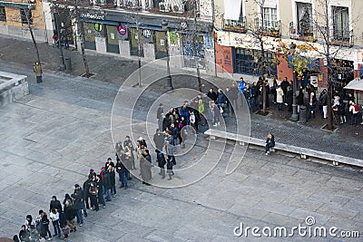 People in line at Reina Sofia museum, Madrid