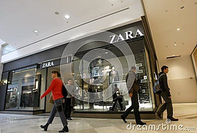 People In Mall - Zara Store Royalty Free Stock 
