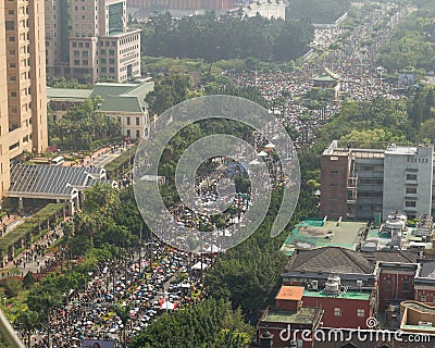 People protest Taiwan s Trade Pact