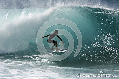 Pipeline Surfer