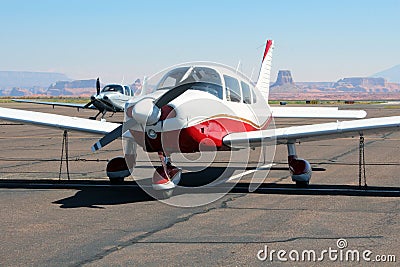 Piper Cherokee - General Aviation