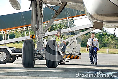 Plane cargo loading supervision