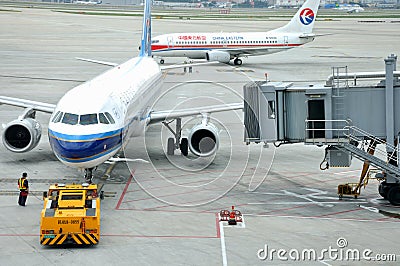 Plane maintenance in Shanghai Hongqiao Airport