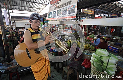 Playing jazz in traditional market