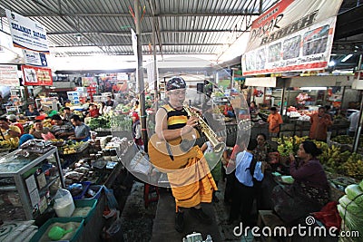 Playing jazz in traditional market