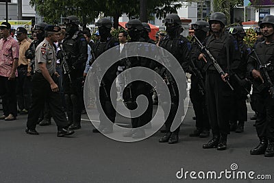 POLICE AND SECURITY FORCES IN CHRISTMAS AND NEW YEAR IN THE CITY SOLO CENTRAL JAVA