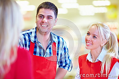 Polite supermarket staff serves customer