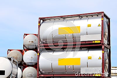 Portable oil and chemical storage tanks