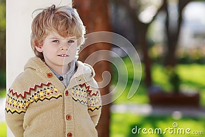portrait-smiling-blond-toddler-boy-outdo