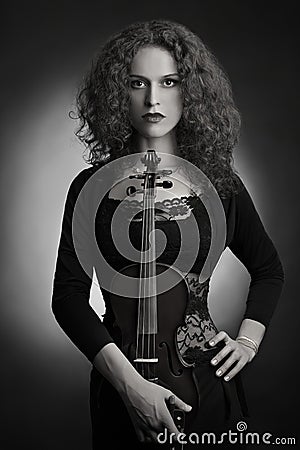 Portrait woman with violin