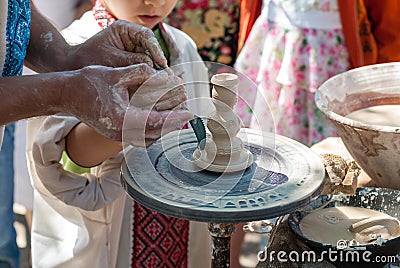 Potter guiding pottery