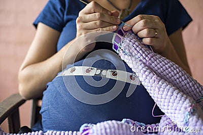 Pregnant lady knitting 02