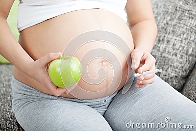 Pregnant woman stop smoking