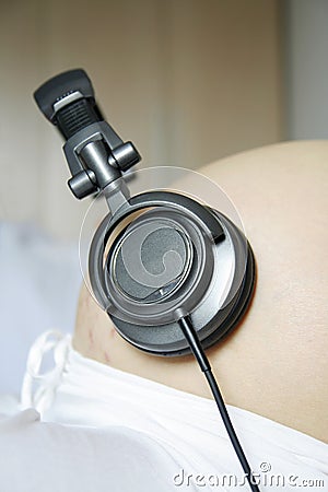 Pregnant women listen music