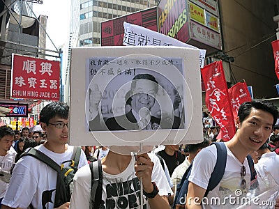 Protesters Call for Hong Kong Chief Executive CY Leung to Step Down