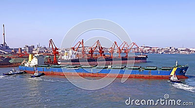 Qingdao port, China 20-ton iron ore terminal