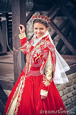 Queen in the red dress