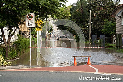 Queensland Floods: Montague Road Barrier