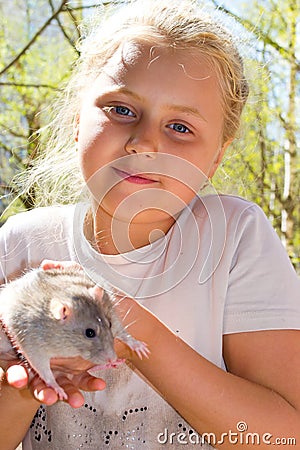 Ragazza Con Il Ratto Dell&#39;animale Domestico Fotografia Stock - Immagine: 40082869 - ragazza-con-il-ratto-dell-animale-domestico-40082861