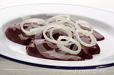Raw chicken liver with onion rings