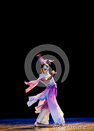 Between reality and illusion--Chinese folk dance