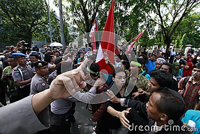 Reject oil fuel raise price demonstration in indonesia