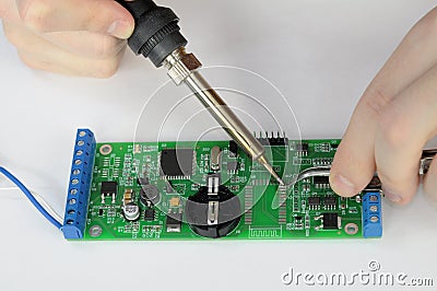 Repair device with a soldering iron and tweezers