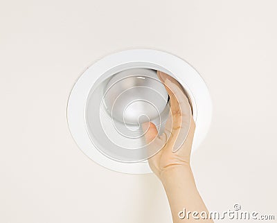 Replacing Burned Out Flood Light in Ceiling Mount
