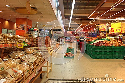Retail labor in supermarket