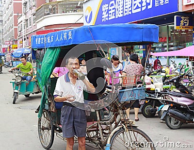 Rickshaw driver drinking water