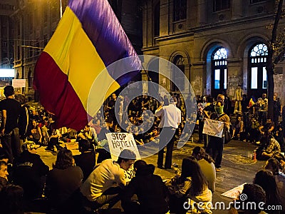 Romanian protesters crowd against Rosia Montana