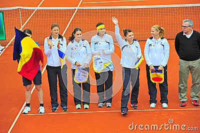 The romanian women tennis team - Simona Halep saluting
