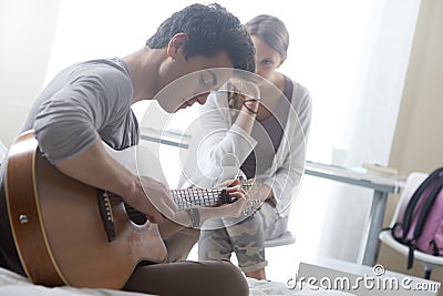 Romantic%20boy%20playing%20guitar%20for%20her%20girlfriend