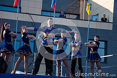 Russian folk dance is performed in the open sky