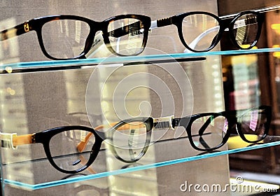 Sale of eyeglass frames