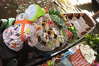 Saleswoman mixing up papaya salad