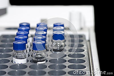 Sample vial in instrumental analysis tray