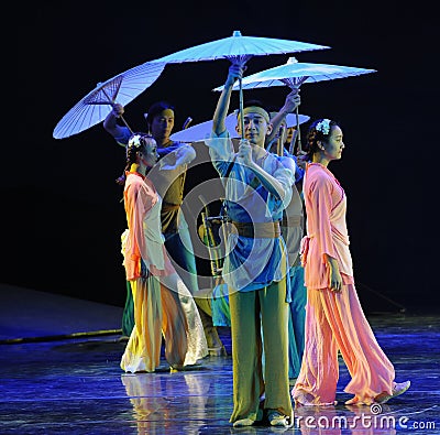 Scene in the rain-The dance drama The legend of the Condor Heroes